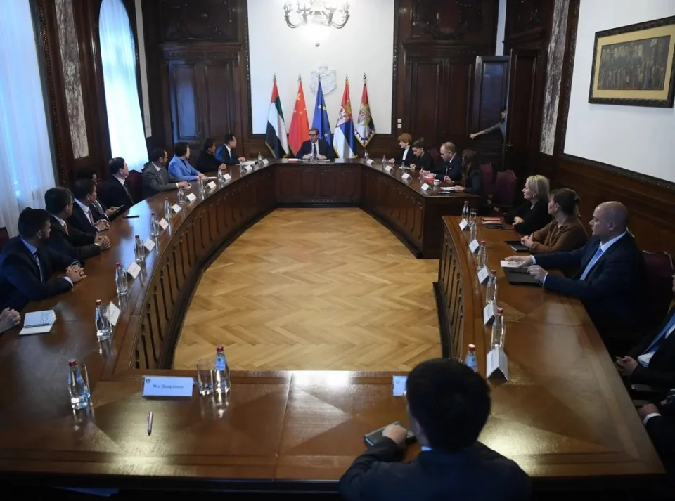 Predsednik Aleksandar Vučić i ministarka zdravlja Danica Grujičić na sastanku sa delegacijom G42 i Sinofarm
